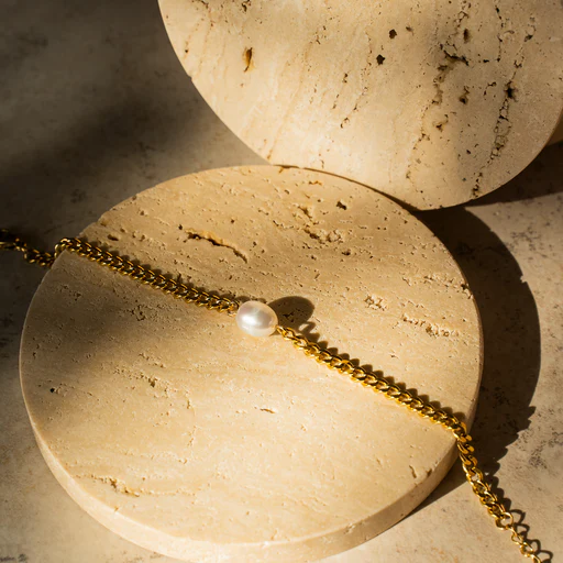 Izzy Pearl Gold Bracelet - Image 2