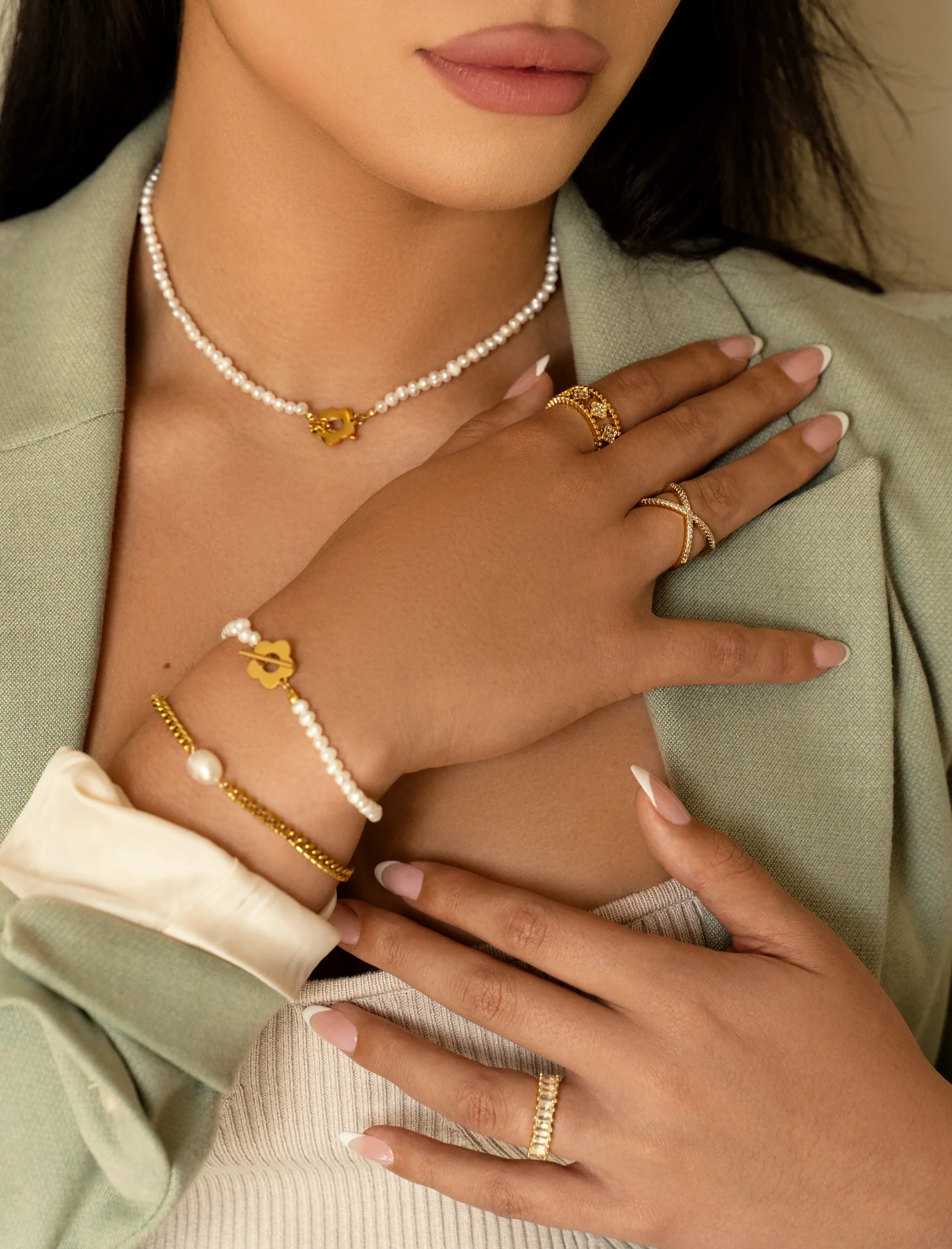 Izzy Pearl Gold Bracelet - Image 4