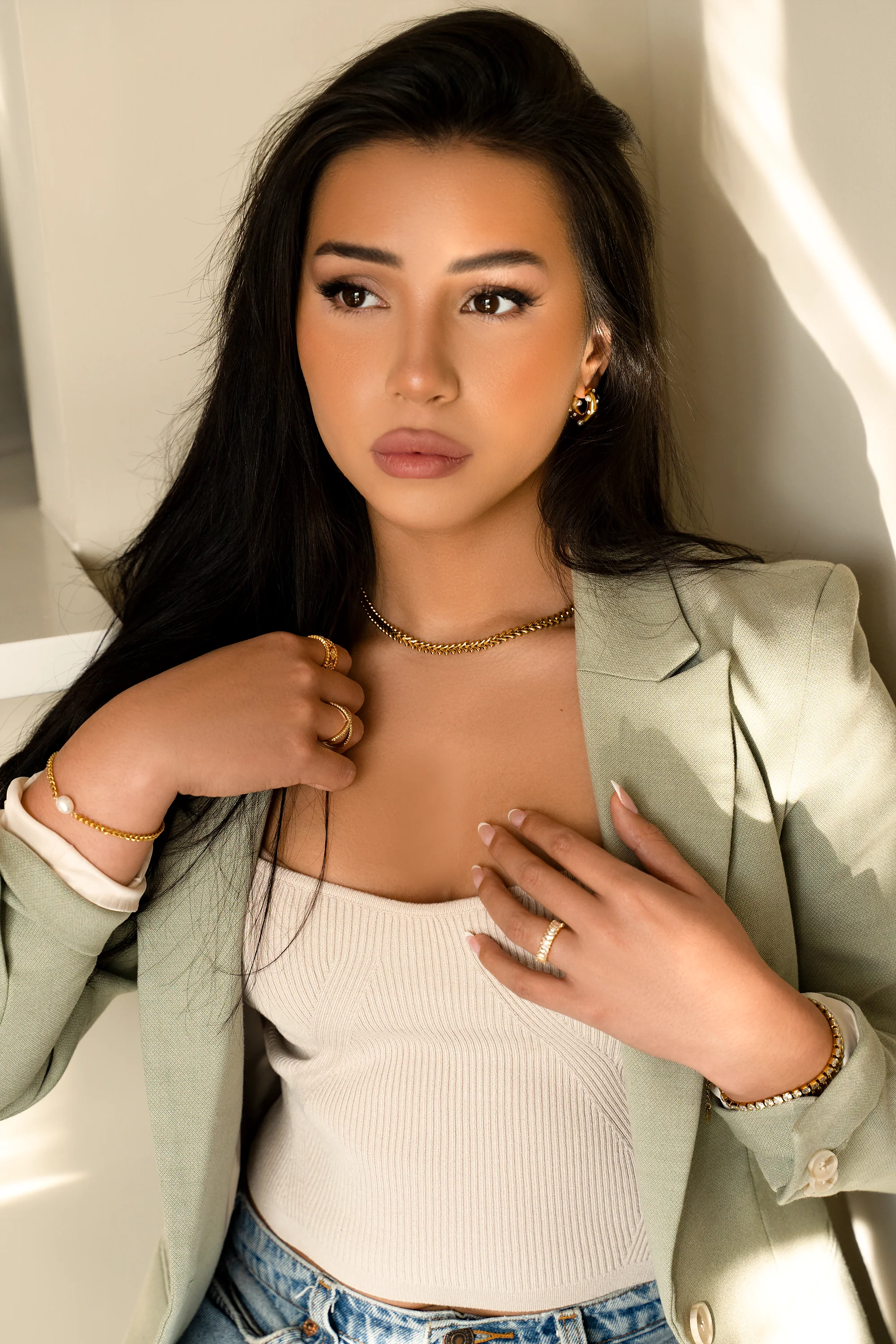 Izzy Pearl Gold Bracelet - Image 6