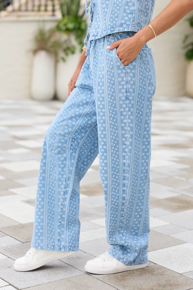 Maeve Blue And White Floral Printed Barrel Pull-On Jeans - Image 3