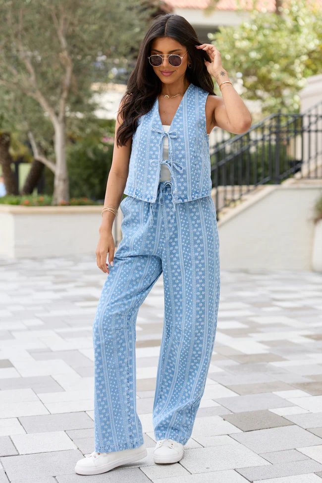 Maeve Blue And White Floral Printed Chambray Vest - Image 3